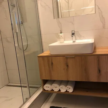 - Maroldova Apartment *